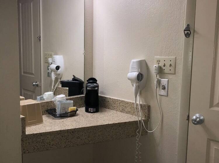 ２ダブルベッドのスタンダードルーム, Days Inn By Wyndham Roswell