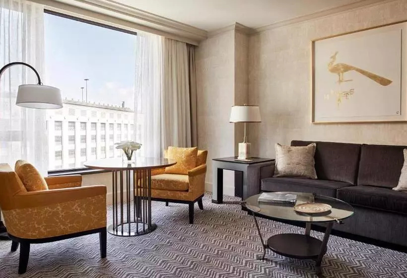 سوئیت اجرایی با تخت کینگ, Four Seasons  Boston