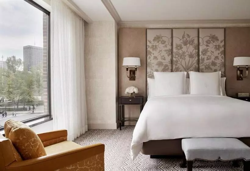 سوئیت اجرایی با چشم‌انداز باغ, Four Seasons  Boston