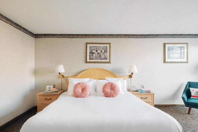 غرفة قياسية سرير كينج, Glendale Express Hotel Los Angeles