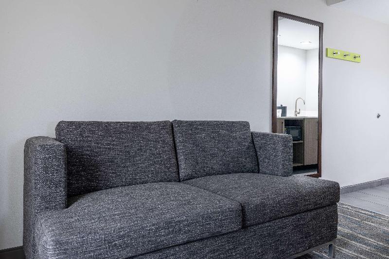 带大床的标准工作室, Hampton Inn Knoxvillewest At Cedar Bluff