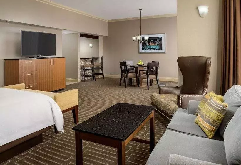 اتاق استاندارد با تخت دوبل, Hilton Charlotte University Place