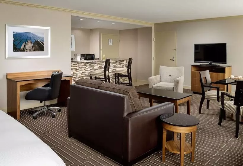 اتاق استاندارد با تخت دوبل, Hilton Charlotte University Place