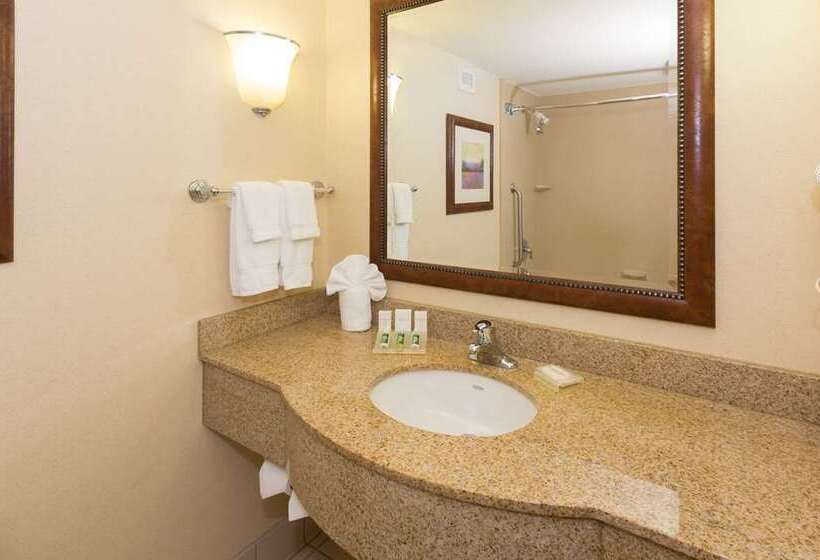 Номер Премиум, Hilton Charlotte University Place