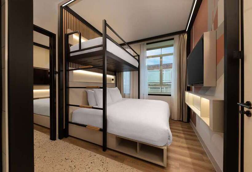 キングサイズベッドのエクゼクティブルーム, Hilton Charlotte University Place