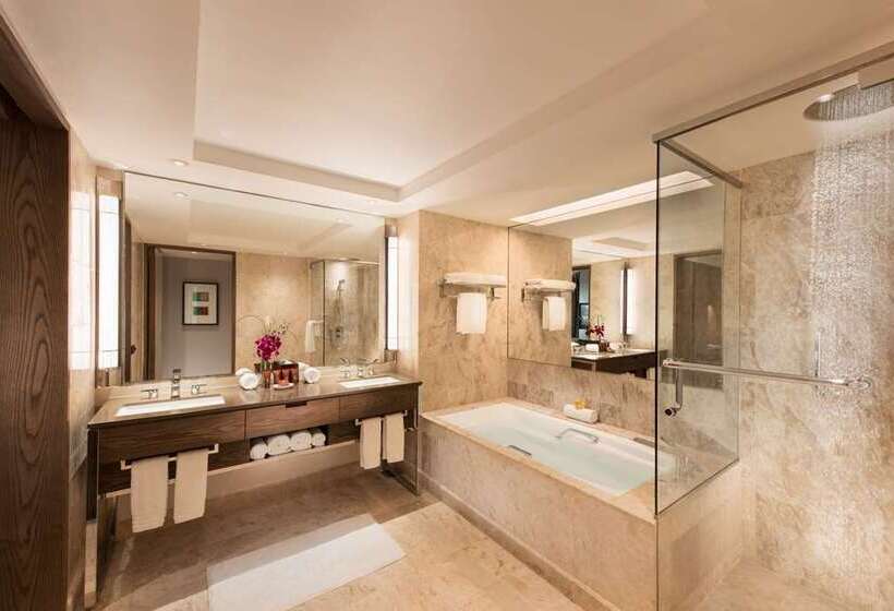 Номер Executive Кровать Кинг, Hilton Charlotte University Place