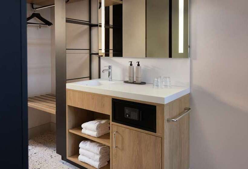 キングサイズベッドのエクゼクティブルーム, Hilton Charlotte University Place