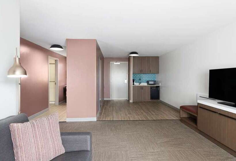 キングサイズベッドのエクゼクティブルーム, Hilton Charlotte University Place