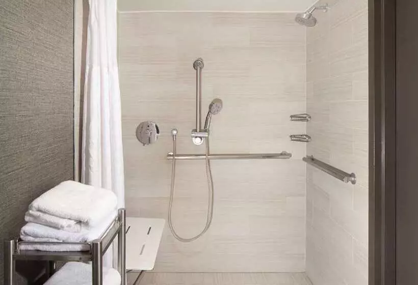 اتاق استاندارد, Hilton Charlotte University Place