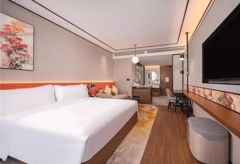 اتاق استاندارد با تخت بزرگ, Hilton Charlotte University Place