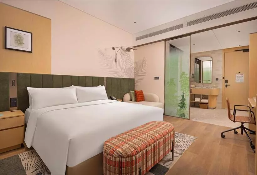 اتاق استاندارد با تخت بزرگ, Hilton Charlotte University Place