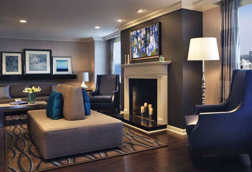 מיטת קינג בסוויטה, Hilton Greenville