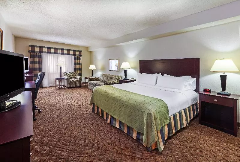 キングサイズベッドのスイートルーム, Holiday Inn Springdale Fayetteville Area, An Ihg