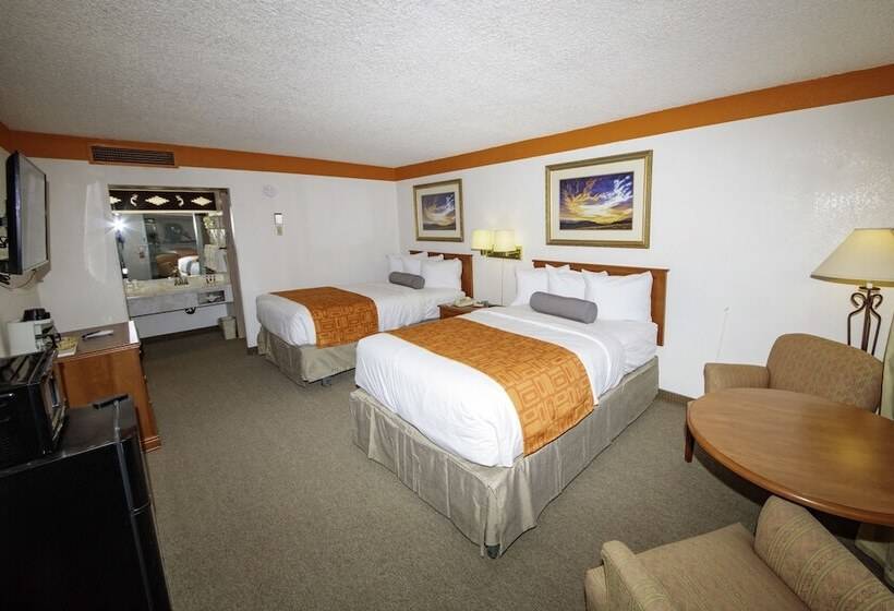 带2个双人床的标准工作室, Howard Johnson By Wyndham Gallup