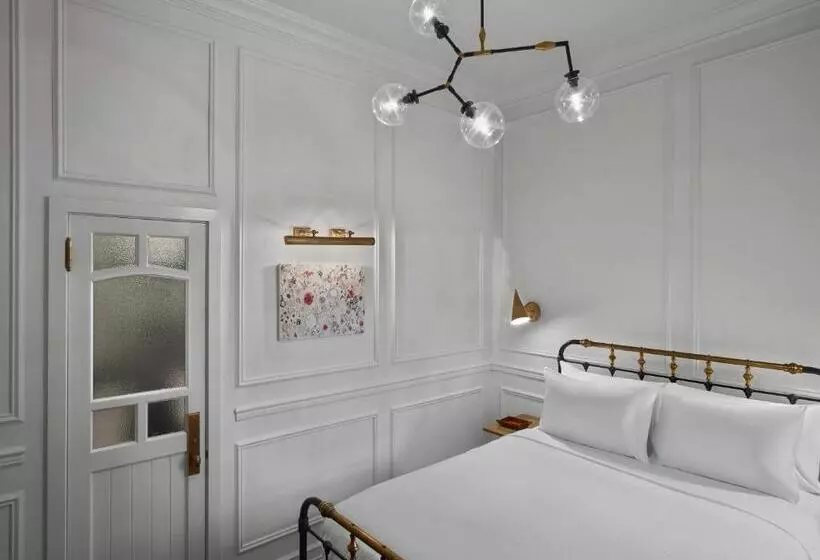 Standard Room King Size Bed