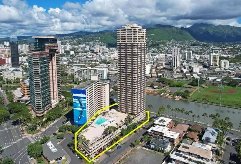 آپارتمان 1 خوابه با چشم‌انداز استخر, Waikiki Monarch