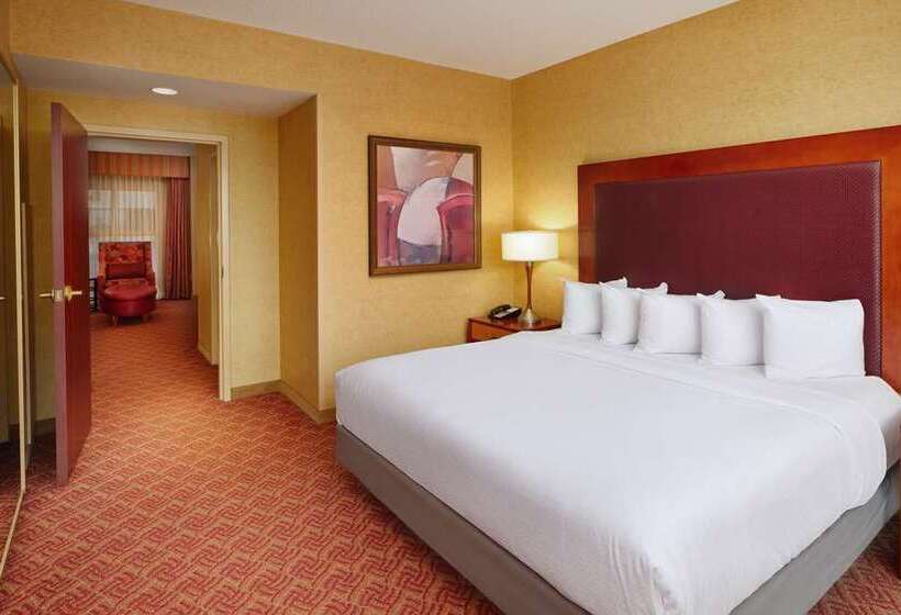 Люкс Premium 2 Спальни, Embassy Suites Hotel Winston Salem
