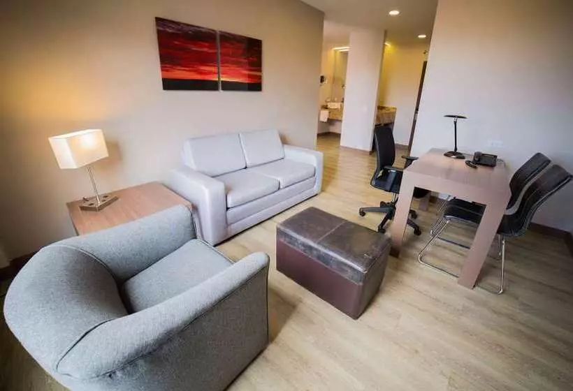 سوییت, Embassy Suites Hotel Winston Salem