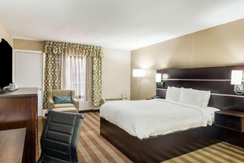 Номер Deluxe, Pocono Inn & Banquet   Stroudsburg