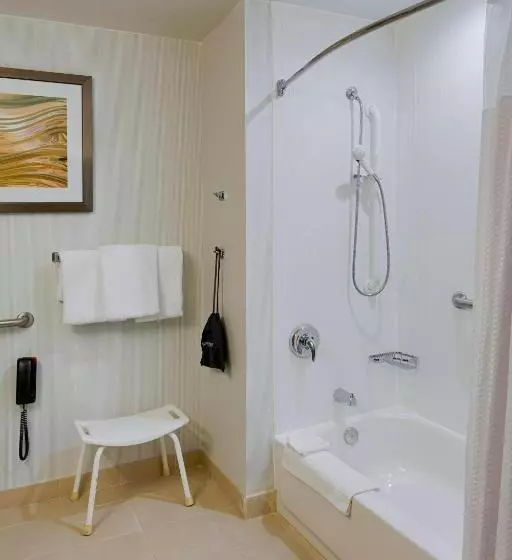 キングサイズベッドのスタンダードルーム, Courtyard By Marriott Columbus West/hilliard