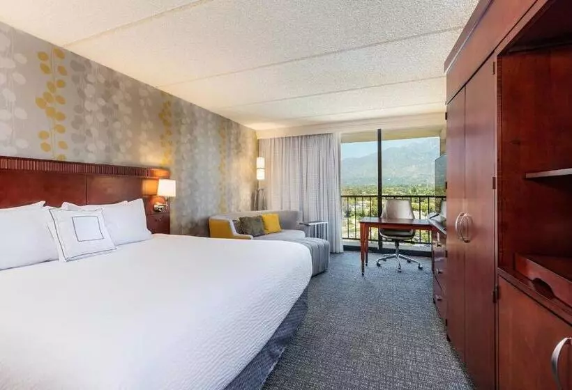 اتاق استاندارد با تخت بزرگ, Courtyard By Marriott Los Angeles Pasadena/monrovia