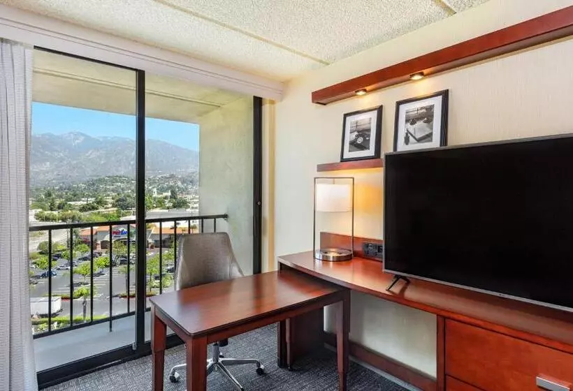 اتاق استاندارد با تخت بزرگ, Courtyard By Marriott Los Angeles Pasadena/monrovia