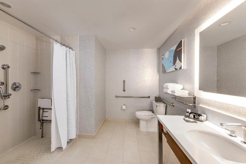 带大床的标准间, Crowne Plaza Seattle, An Ihg Hotel With No Resort Fee