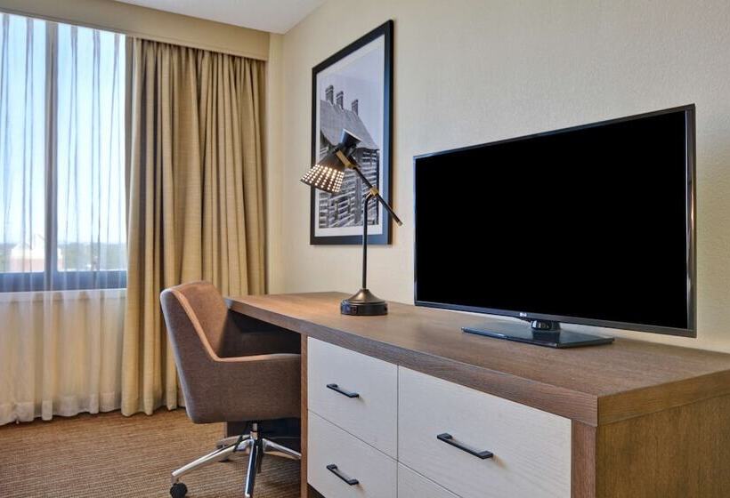 جناح, Embassy Suites Hotel Winston Salem