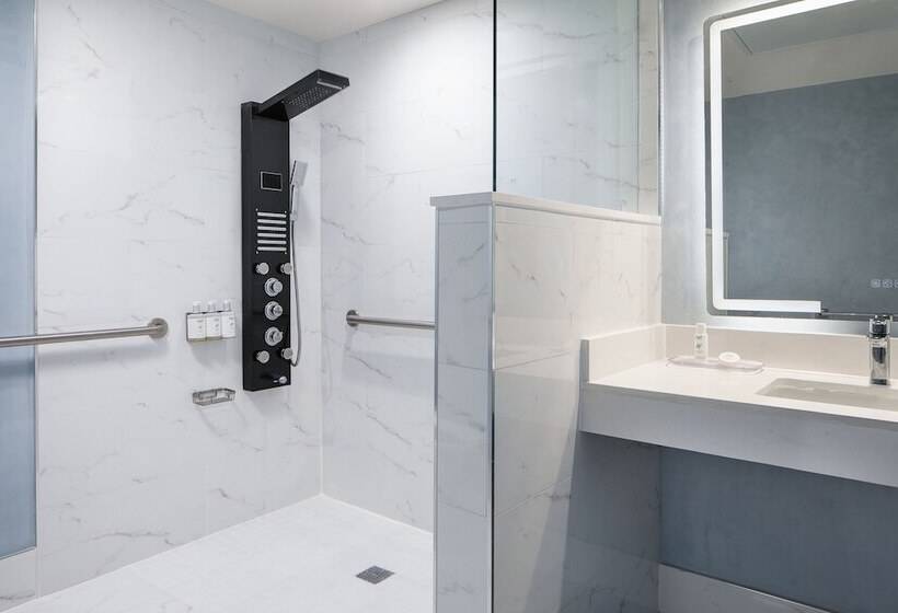 Номер Стандарт 2 Двуспальные Кровати, Grand Galvez Resort, Autograph Collection