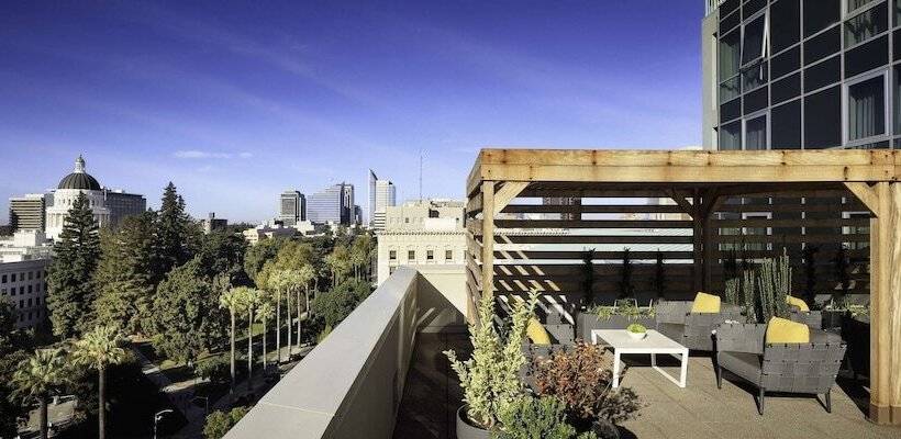 Номер Клуб, Hyatt Regency Sacramento