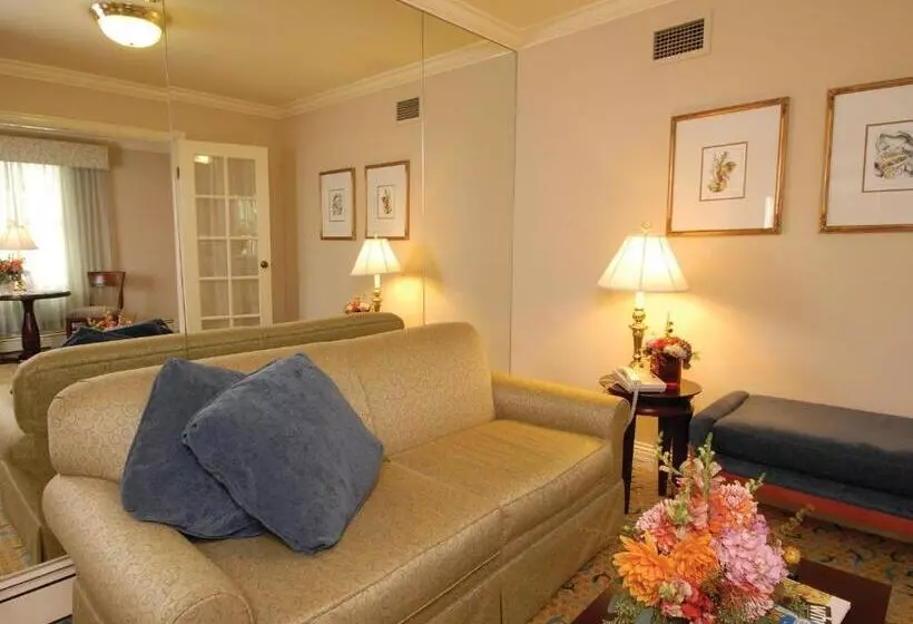 Deluxe Suite