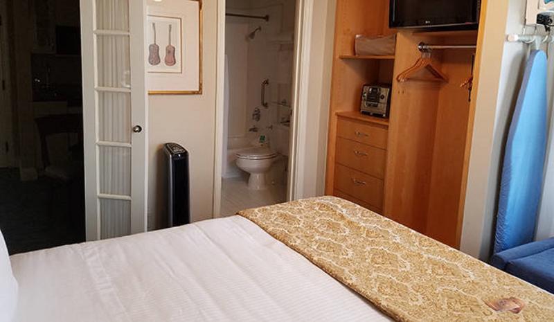 スタンダードスタジオ, Inn At The Opera