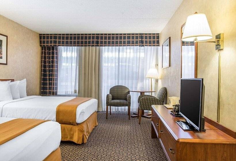 带2个双人床的标准工作室, Quality Inn And Conference Center