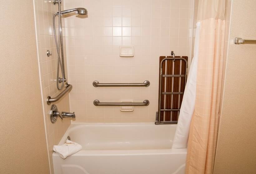 带2个双人床的标准工作室, Quality Inn And Conference Center