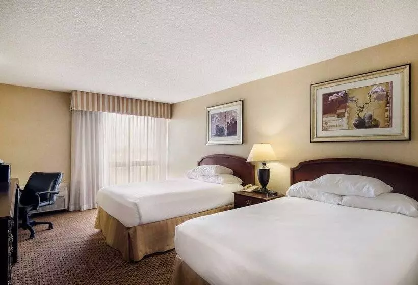 ２ダブルベッドのスタンダードルーム, Red Lion Hotel Cheyenne