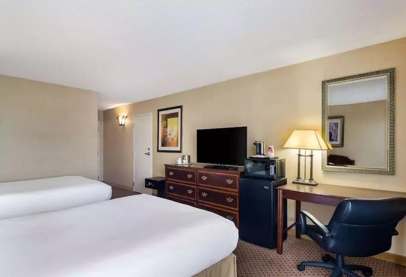 ２ダブルベッドのスタンダードルーム, Red Lion Hotel Cheyenne