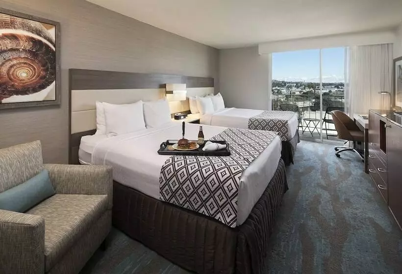 ２ダブルベッドのスタンダードルーム, Crowne Plaza Ventura Beach, An Ihg