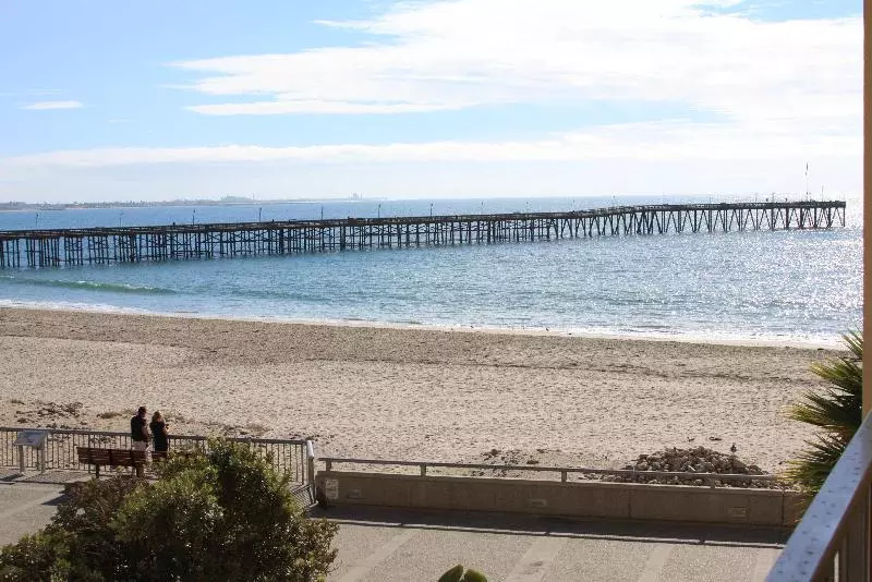 身障者適用スイートルーム, Crowne Plaza Ventura Beach, An Ihg