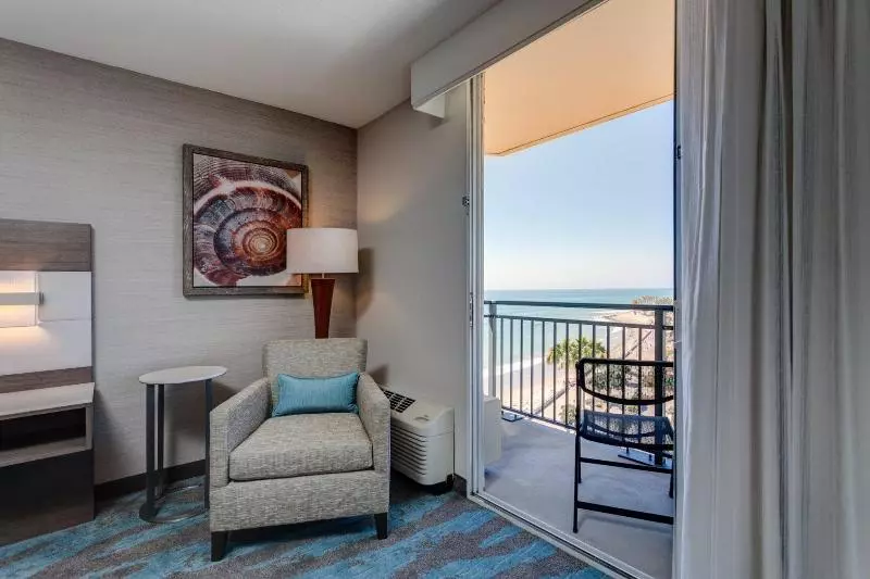 キングサイズベッドのスタンダードルーム, Crowne Plaza Ventura Beach, An Ihg