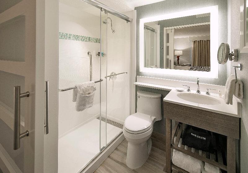 キングサイズベッドのスタンダードルーム, Crowne Plaza Ventura Beach, An Ihg