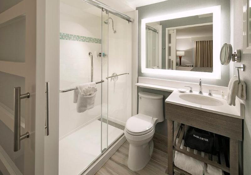 キングサイズベッドのスタンダードルーム, Crowne Plaza Ventura Beach, An Ihg