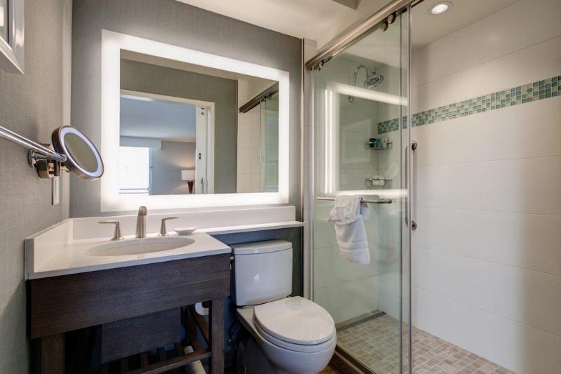 스탠다드 룸 킹사이즈 침대, Crowne Plaza Ventura Beach, An Ihg