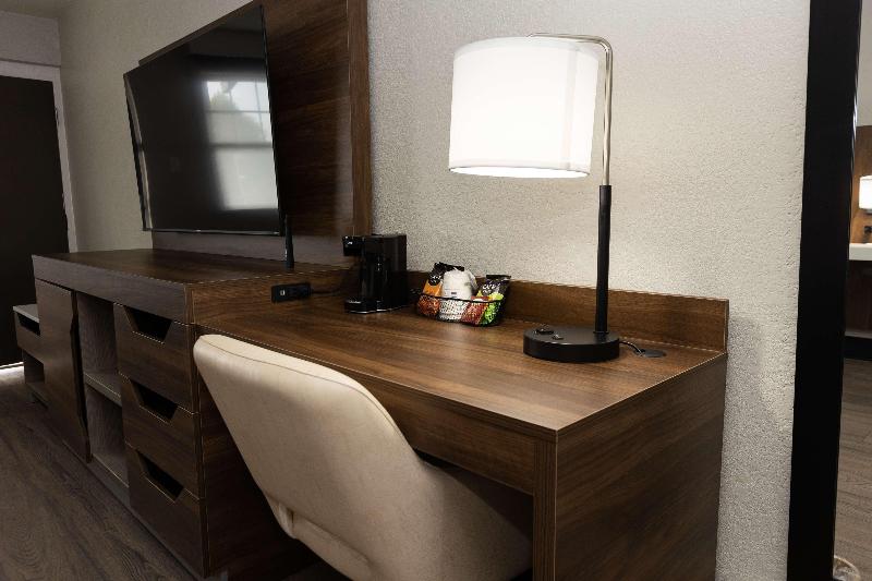 غرفة قياسية سرير كينج, Bhagat Hotels Stone Mountain Atlanta Bw Signature Collection