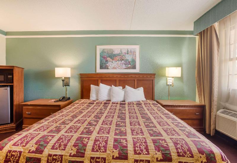 غرفة قياسية سرير كينج لذوى الإحتياجات الخاصة, Bhagat Hotels Stone Mountain Atlanta Bw Signature Collection