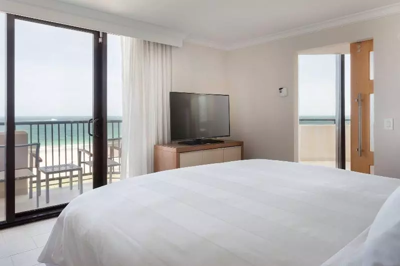 キングサイズベッドのスイートルーム, Fort Lauderdale Marriott Harbor Beach Resort & Spa