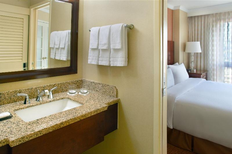 מיטת קינג בסוויטה, Atlanta Marriott Suites Midtown