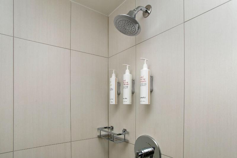 מיטת קינג בסוויטה, Atlanta Marriott Suites Midtown