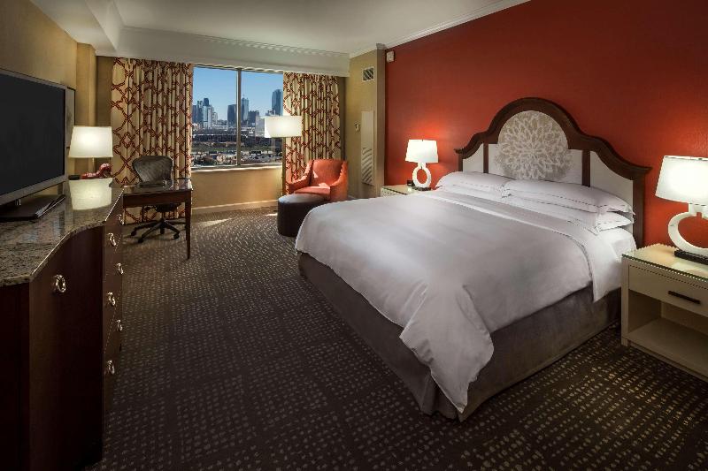 Quarto Estandar Cama King, Hilton Anatole