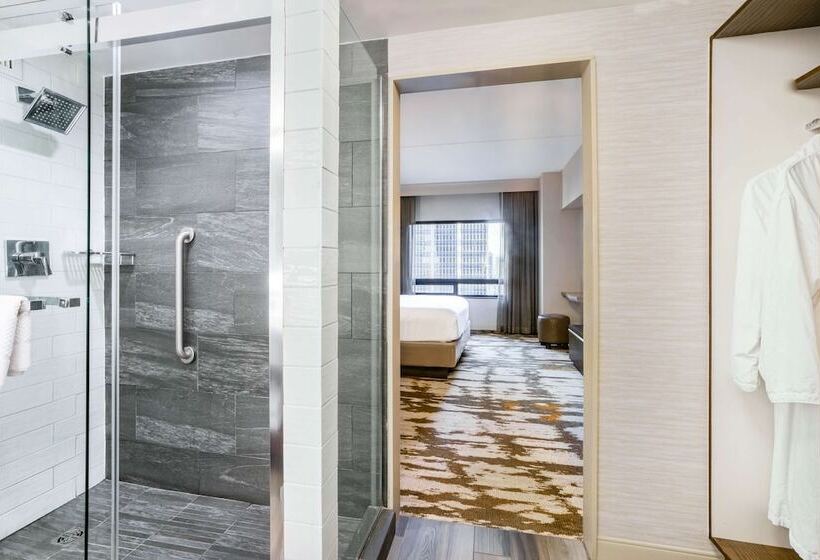 מיטת קינג בסוויטה, Hilton Denver City Center