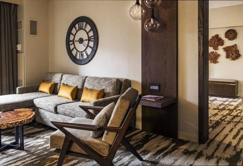 מיטת קינג בסוויטה, Hilton Denver City Center